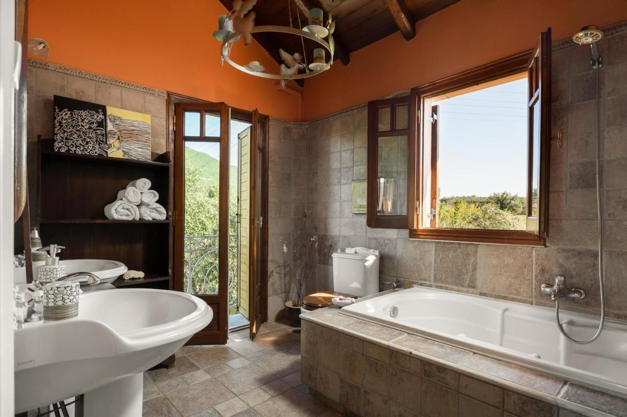 Beachfront Villa Meliti Ágios Matthaíos Kültér fotó