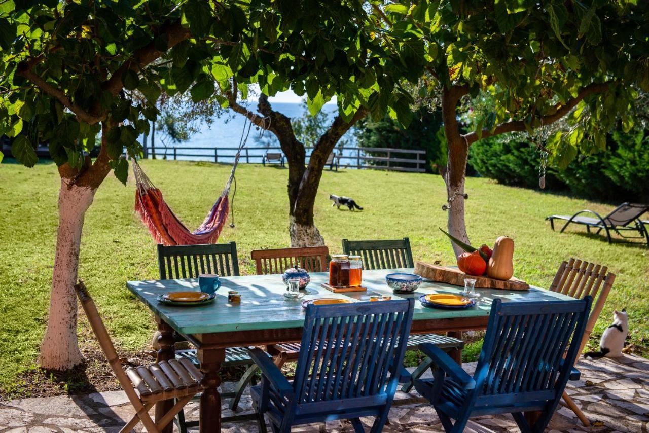 Beachfront Villa Meliti Ágios Matthaíos Kültér fotó