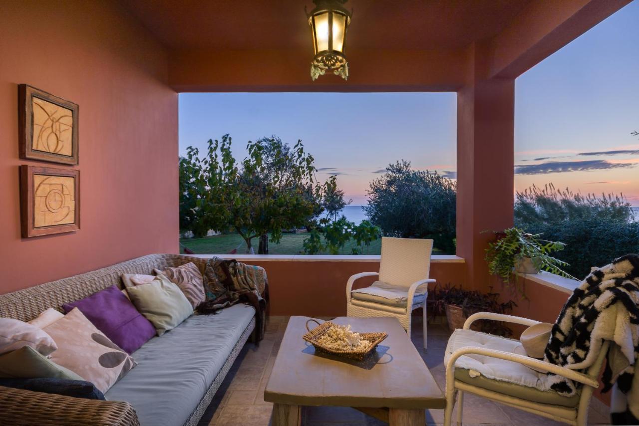 Beachfront Villa Meliti Ágios Matthaíos Kültér fotó