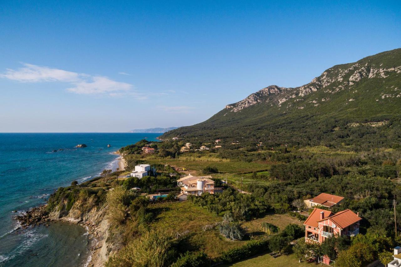 Beachfront Villa Meliti Ágios Matthaíos Kültér fotó
