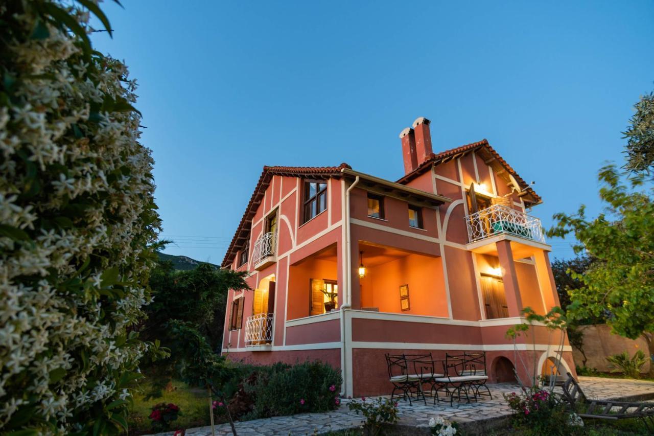 Beachfront Villa Meliti Ágios Matthaíos Kültér fotó